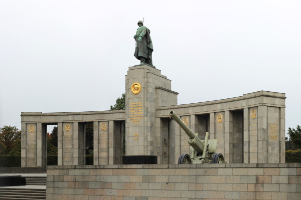 Памятники советским воинам фото Подвиг великий и вечный" Библиотека им. Расула Гамзатова